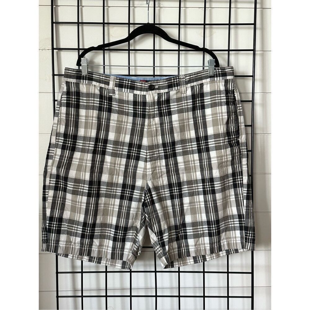 Chaps Lead Table Safari Plaid Flat Front Shorts Mens 42 Brown Khaki Golf Casual‎